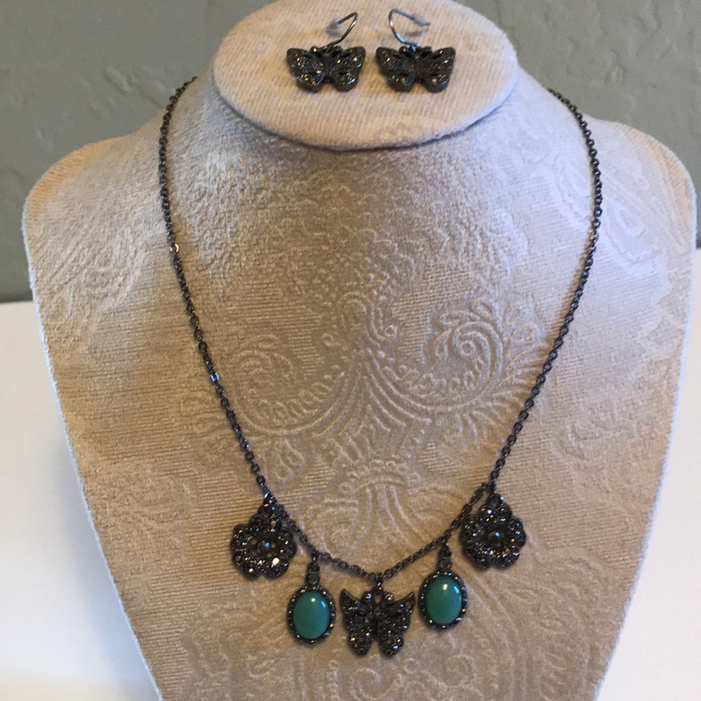 Necklace & earring set